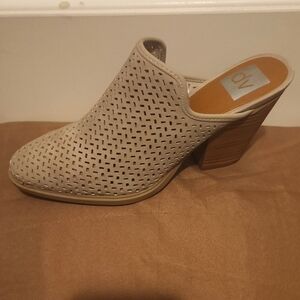 DV by Dolce Vita Women's Tan/Creme Soft Leather Mule Heels. Size 7 NWOT